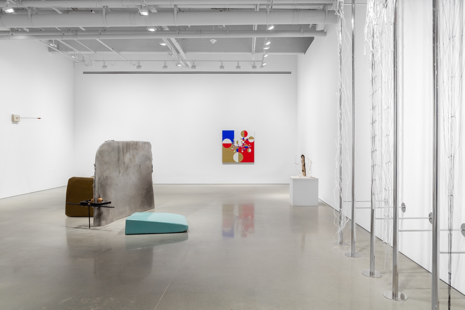 vista de instalaci&amp;oacute;n de todos juntos (all together), kurimanzutto, nueva york, 2022