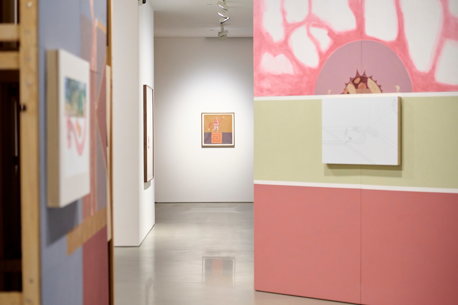 Vista de instalaci&amp;oacute;n de&amp;nbsp;The man who should be dead. Notes on the dead house, the fire and the tale, kurimanzutto, Nueva York, 2024