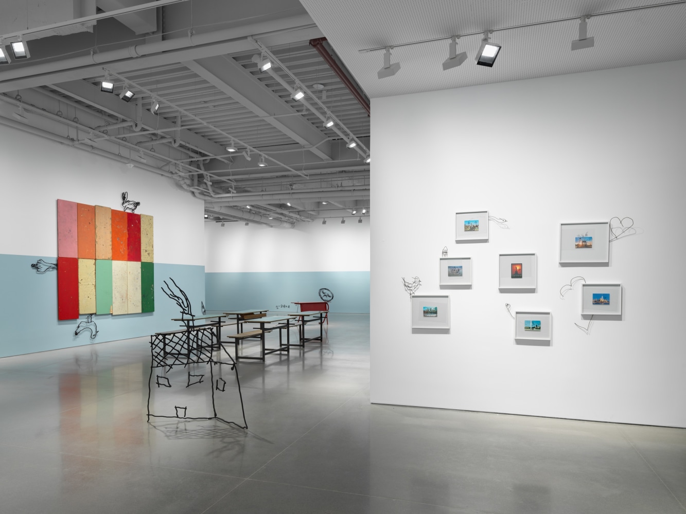 vista de instalaci&amp;oacute;n&amp;nbsp;petrit halilaj: abetare (noisy classroom), kurimanzutto nueva york, 2024. foto: dan bradica