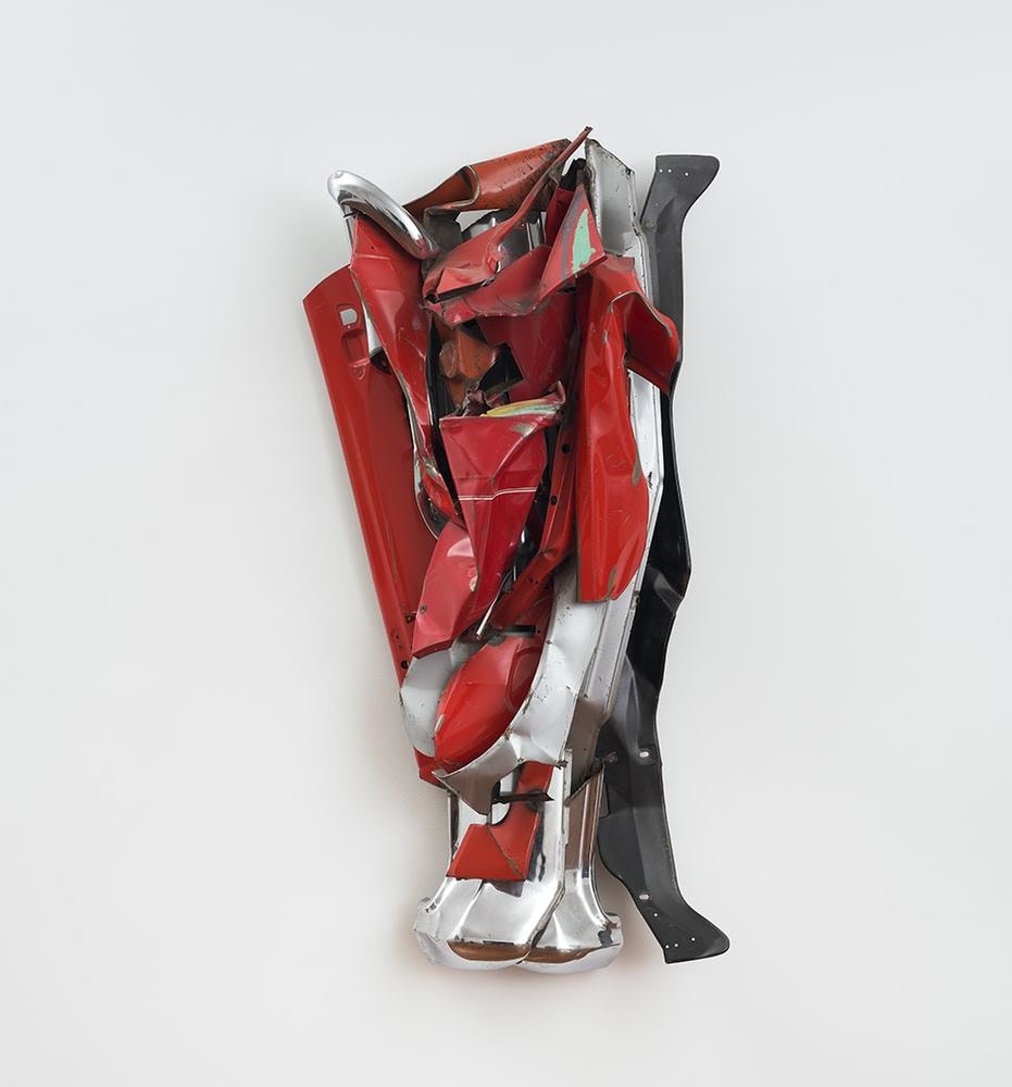 John Chamberlain

Funn

1978

painted and chromium-plated steel

80 x 41 x 21 inches (203.2 x 104.1 x 53.3 cm)