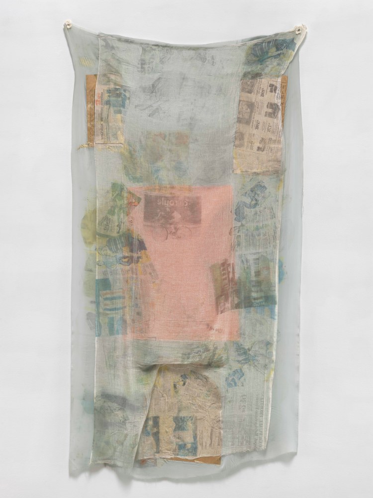 Untitled (Hoarfrost)

1974

solvent transfer on fabric and paper bags

80&amp;nbsp;&amp;frac12; x 42&amp;nbsp;&amp;frac12; x 2 inches (204.5 x 108 x 5 cm)&amp;nbsp;

&amp;copy; 2022 The Robert Rauschenberg Foundation, Licensed by VAGA at Artists Rights Society (ARS), New York. Photo: Ron Amstutz, courtesy of The Robert Rauschenberg Foundation and Mnuchin Gallery, New York.