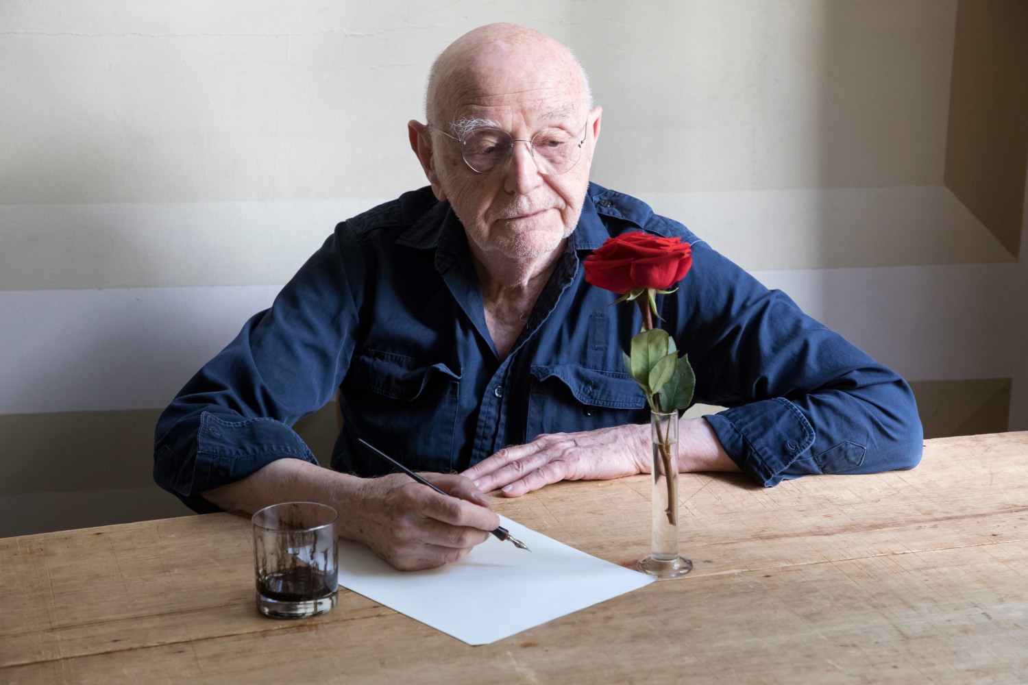 Duane Michals

Duane Sees a Rose, 2018

Four chromogenic prints

8 x 10 inches (each)

Click image twice for individual views of sequence