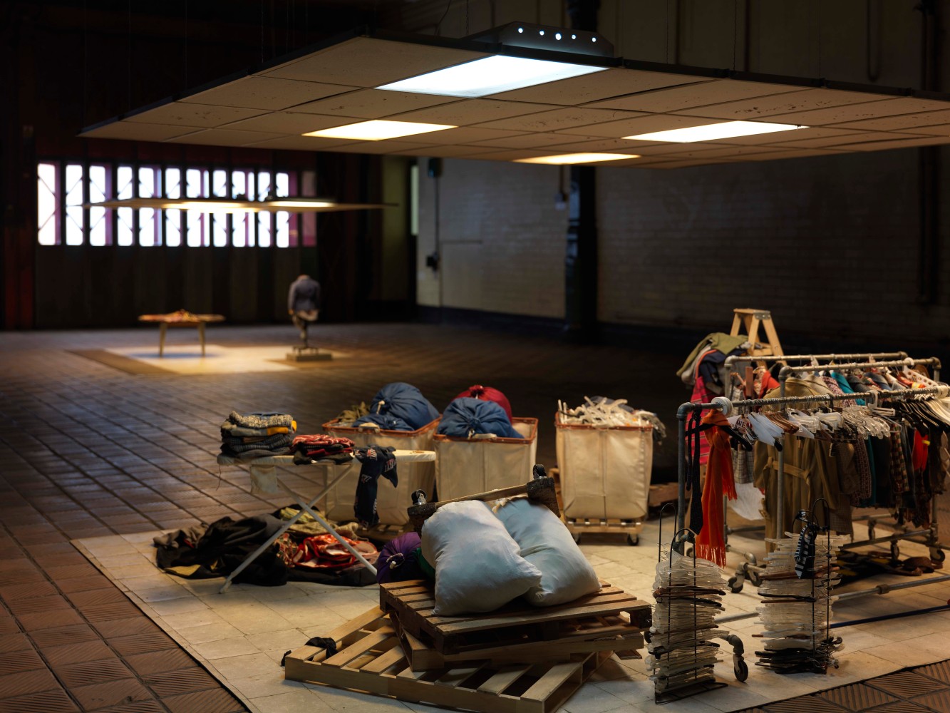 CHARLES LEDRAY: MENS SUITS