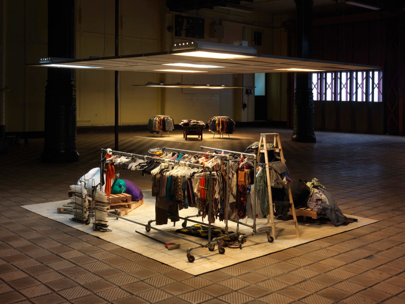 CHARLES LEDRAY: MENS SUITS