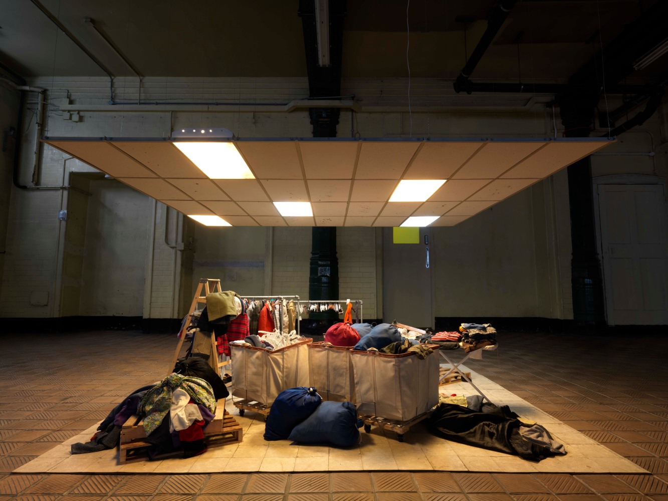 CHARLES LEDRAY: MENS SUITS