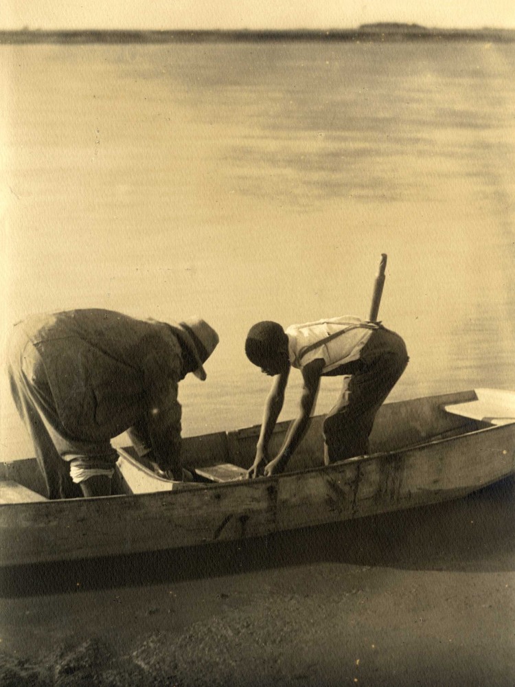 Doris ULMANN (American, 1882-1934) Man and boy oystering near Brookgreen Plantaion, Murrels Inlet, South Carolina, circa 1929-1930 Posthumous gelatin silver print, circa 1934-1937, printed by Samuel H. Lifshey 20.3 x 15.2 cm