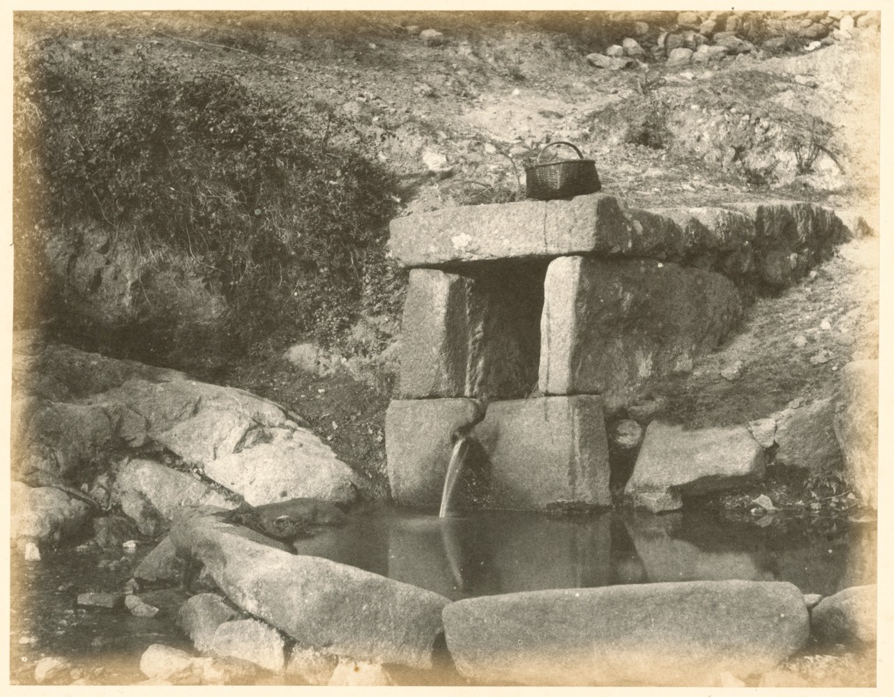 Hugh OWEN (English, 1808-1897) Washing place with basket Albumen print, 1860s-1870s, from a paper negative, before 1855 17.4 x 22.2 cm