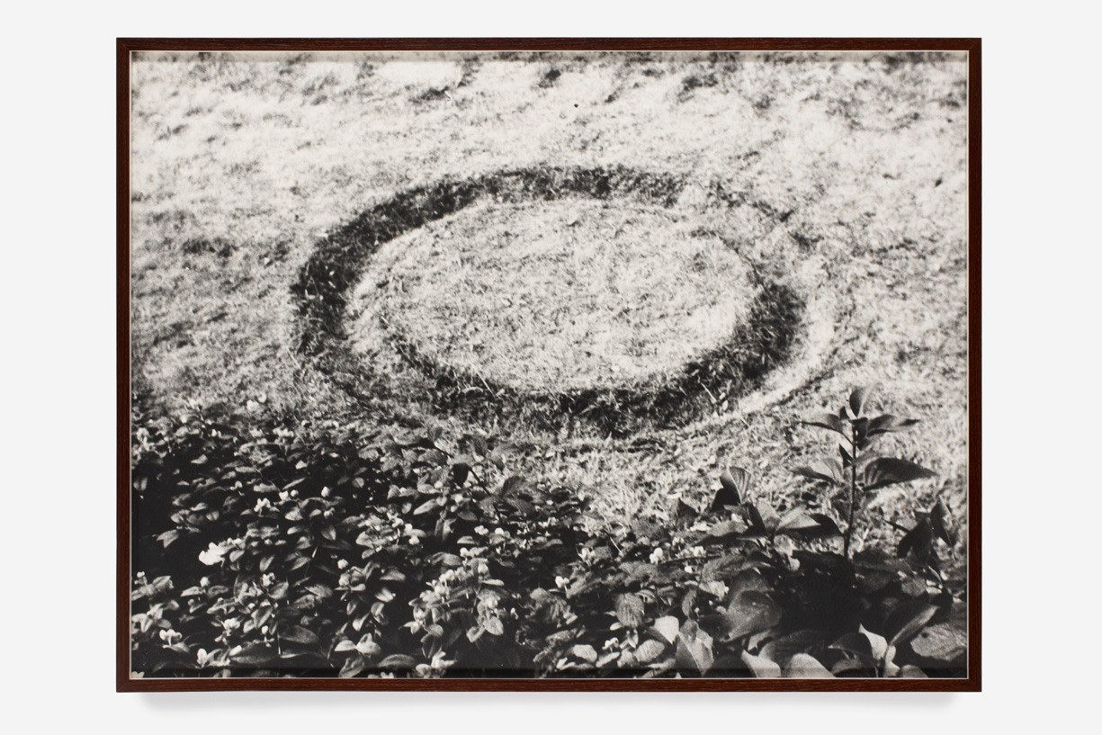 Richard Long
County Cork, Ireland, 1967
black and white photograph
30 x 40 inches (76,2 x 101,6 cm)
30 5/8 x 40 7/8 inches (77,8 x 103,8 cm) frame
SW 09139
Collection of The Metropolitan Museum of Art, New York