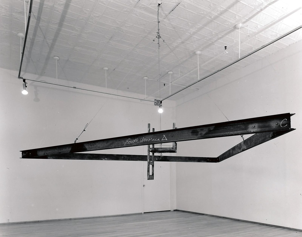 Bruce Nauman
South America Triangle, 1981
steel and cast iron
168 inches (426,7 cm)
SW 82009
Collection of Hirshhorn Museum and Sculpture Garden, Smithsonian Institution, Washington, D.C.