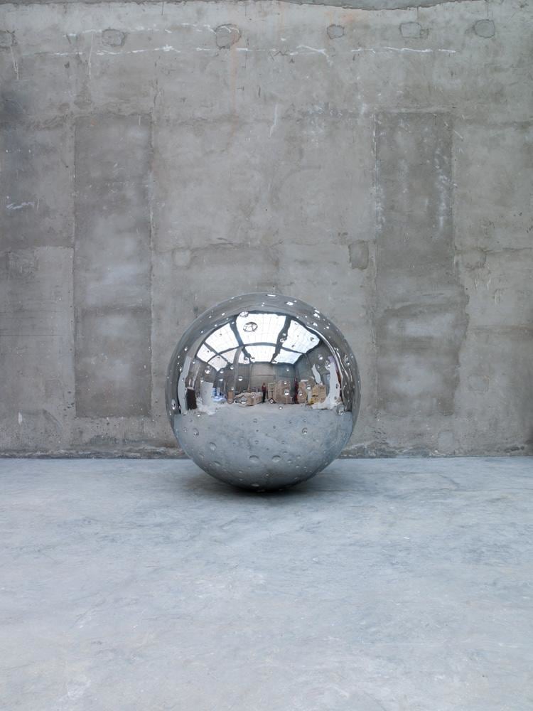 Not Vital
Moon, 2011
stainless steel; edition 3/3
59 inches (150 cm) diameter
SW 13218