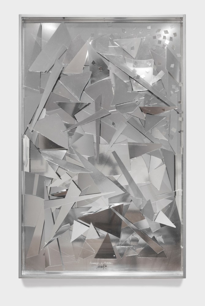 Heinz Mack
Grosses Splitter-Bild (Hommage &amp;agrave; Arman), 1966
glass, polished glass, Plexiglass, and aluminum on wood
64 1/8 x 40 1/2 x 4 3/4 inches (163 x 103 x 12 cm)
SW 10052
Private Collection