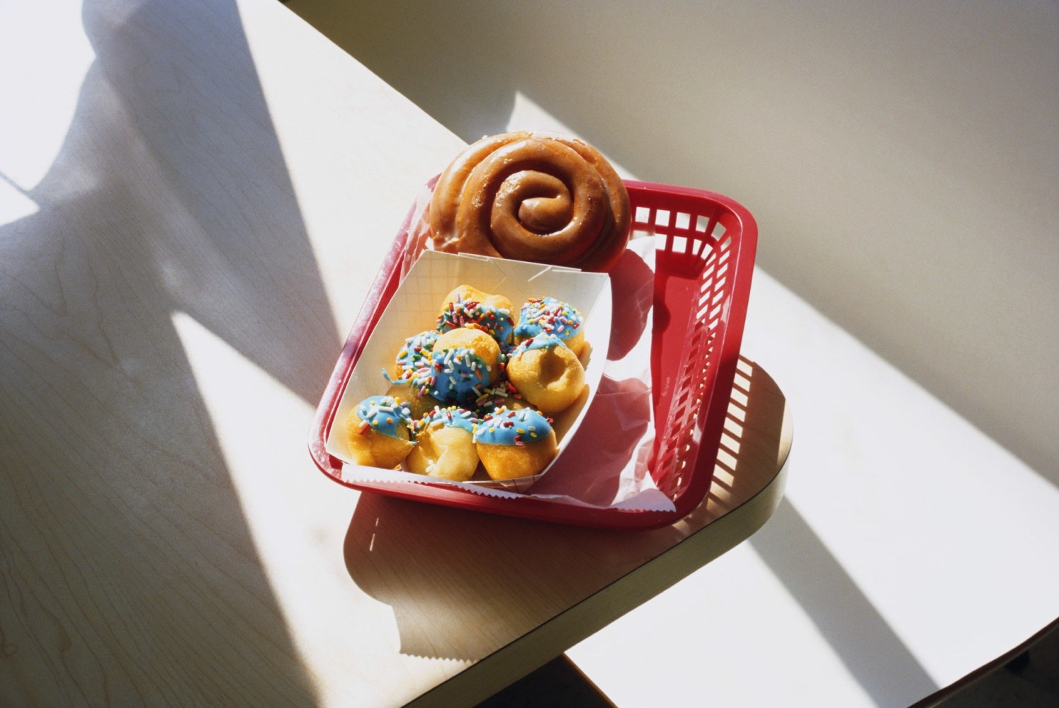 Untitled (Cinnamon Roll Basket), 2022

archival pigment print, ed. of 3 + 2AP

24&amp;nbsp;&amp;times; 36 in. / 61&amp;nbsp;&amp;times; 91.4 cm