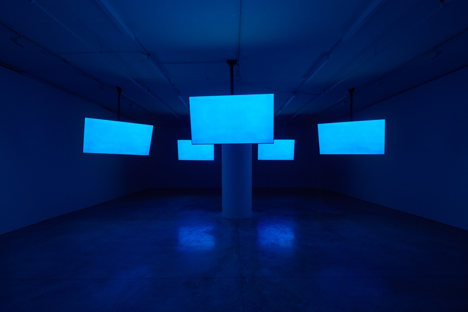 There are other hues of blue, 2019/2021

6-channel HD video installation, sound, ed. of 4

1h 3m 17s

&amp;nbsp;