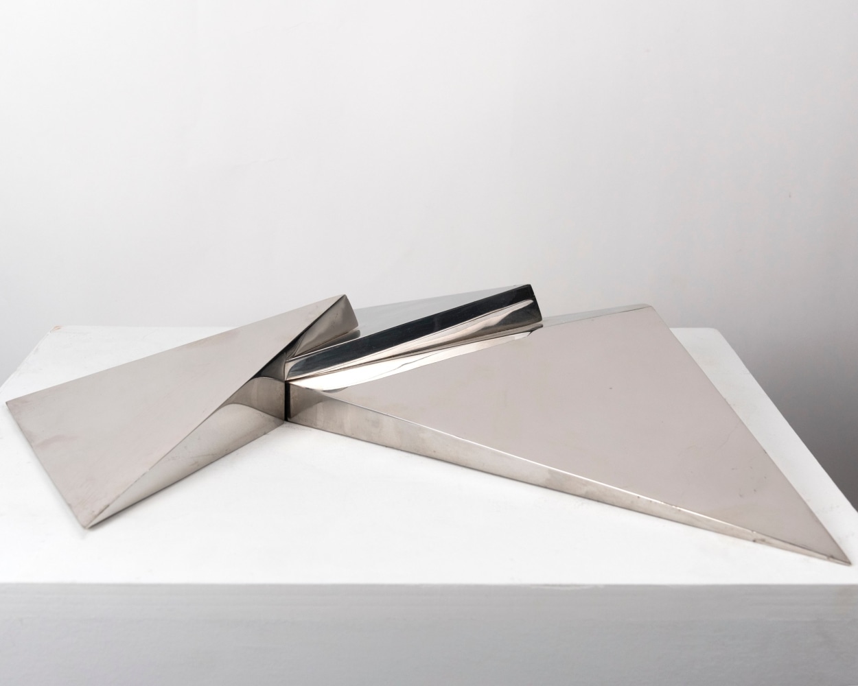 Trinity, 1971

stainless steel, ed. of 6

2 3/4 x 17 1/4 x 20 1/2 in. / 7 x 43.8 x 52.1 cm