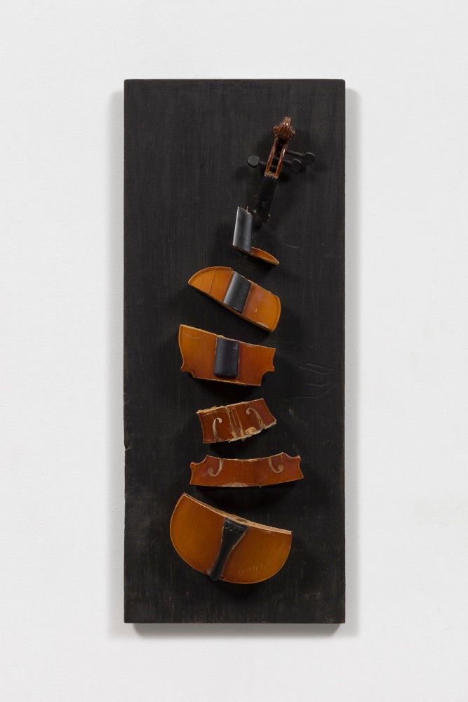 Untitled, 1967

sliced violin on wood panel

28 x 11 1/2 x 2 5/8 in. / 71.1 x 29,2 x 6.7 cm