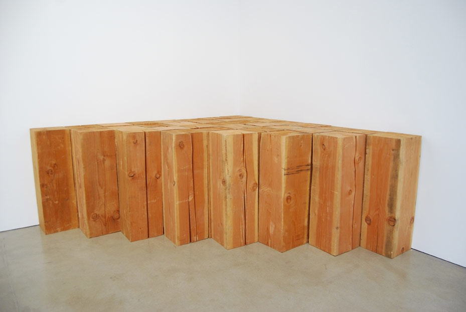 Carl Andre "8th Old Eastern Pine Corner" 2007 36 Eastern pine timbers overall: 36 x 91 1/2 x 91 1/2 in.