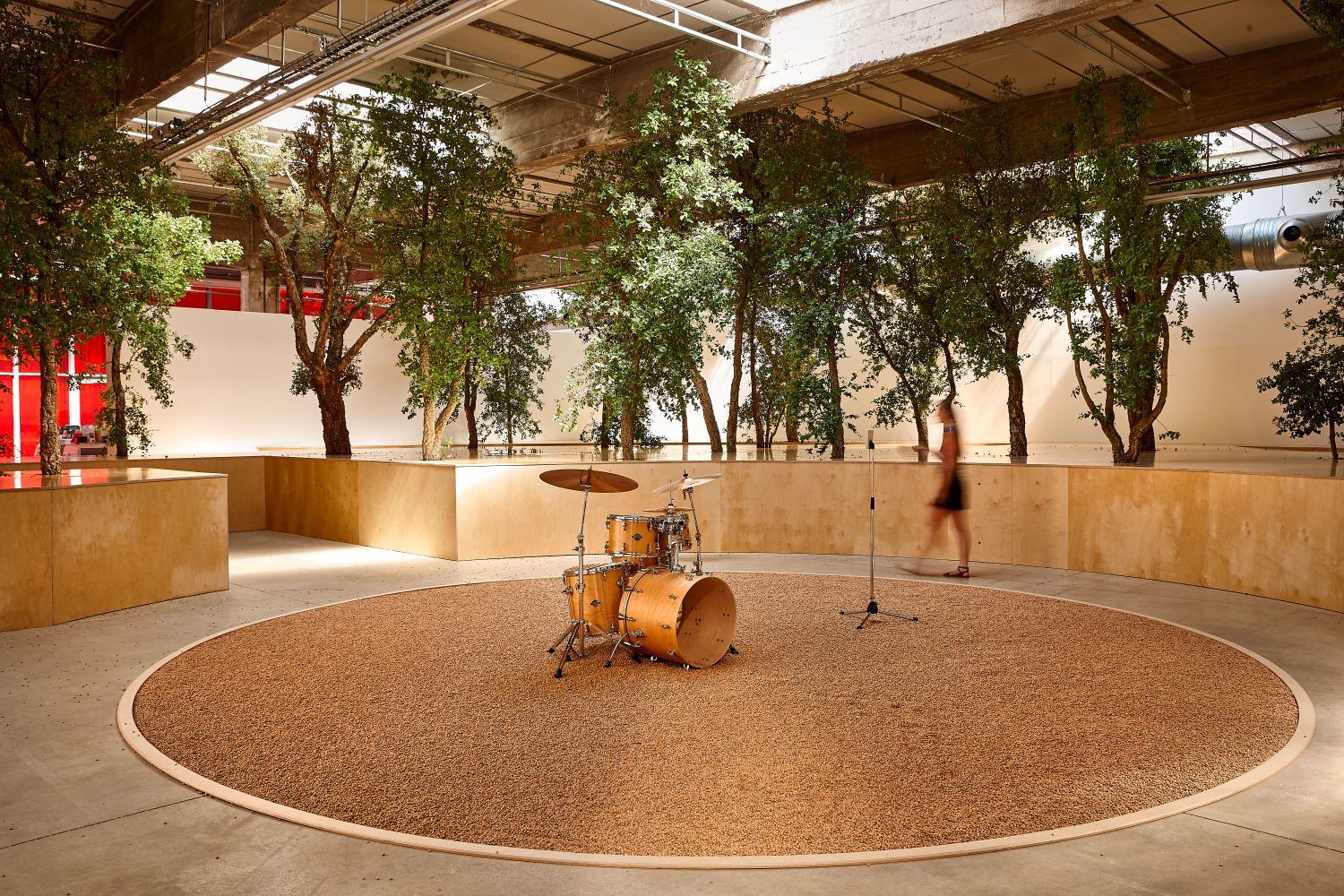 C&amp;eacute;leste Boursier-Mougenot
fluides, 2018
HAB GALERIE, Nantes, France,&amp;nbsp;for LE VOYAGE &amp;Agrave; NANTES
Photo &amp;copy; Laurent Lecat, 2018.

&amp;nbsp;