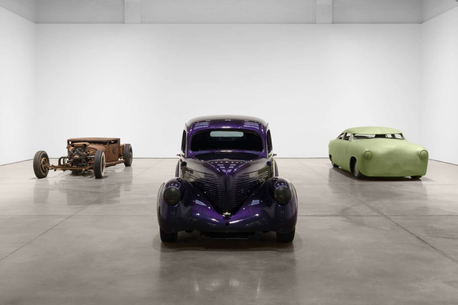 Installation view, Robert Grosvenor, Paula Cooper Gallery, New York, February 15 – March 22, 2025. © Robert Grosvenor. Courtesy Paula Cooper Gallery, New York. Photo: Steven Probert