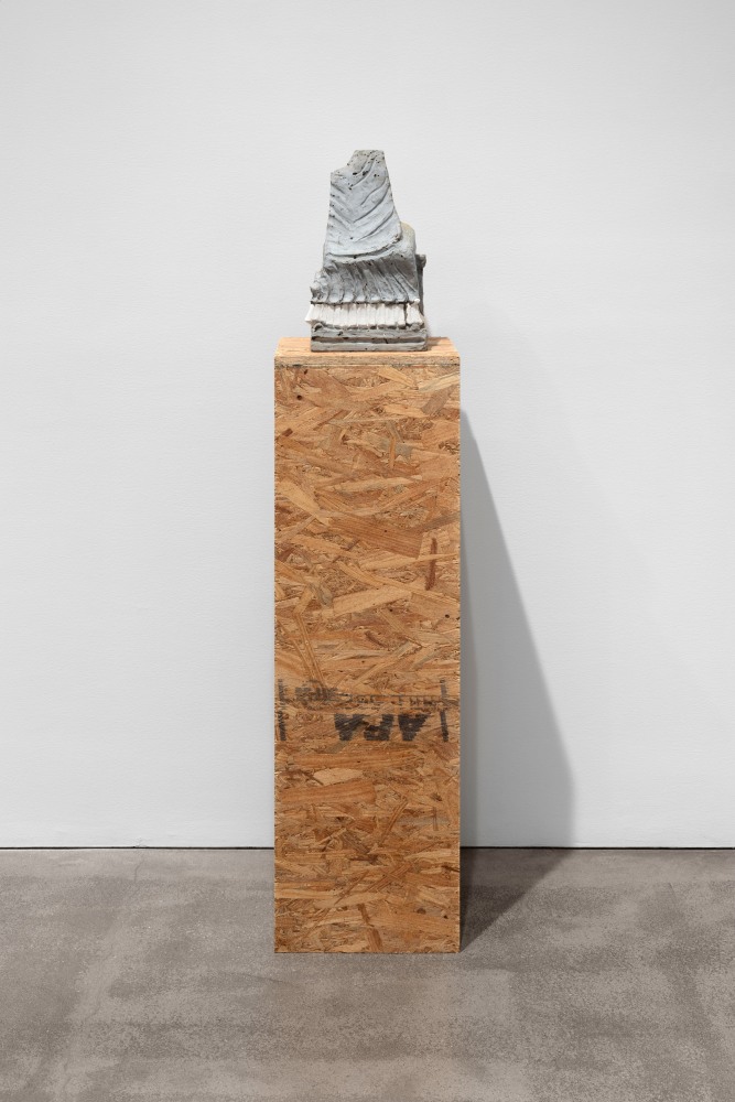 Justin Matherly
Another set of teeth, 2020
GFRG, modified gypsum, synthetic based spray paint
sculpture: 15 x 8 1/2 x 7 in. (38.1 x 21.6 x 17.8 cm)
pedestal: 45 5/8 x 12 1/2 x 11 in. (115.9 x 31.8 x 27.9 cm)
overall: 57 1/2 x 12 1/2 x 11 in. (146.1 x 31.8 x 27.9 cm)