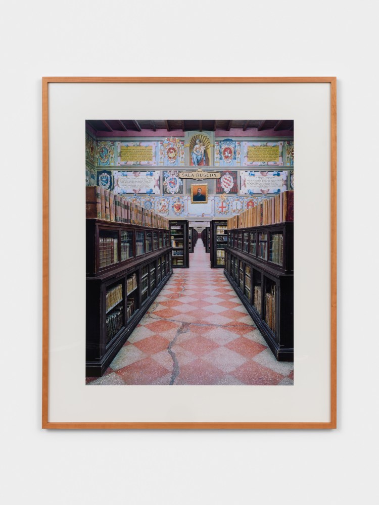 Candida Höfer
Biblioteca Comunale dell'Archiginnasio a Bologna III , 2006
c-print
paper: 70 7/8 x 58 7/8 in. (180 x 149.5 cm)
framed: 72 1/2 x 60 5/8 in. (184.2 x 153.8 cm)
© Candida Höfer, Köln / VG Bild-Kunst, Bonn 2023
Courtesy: the artist and Sean Kelly, New York/Los Angeles
Photo: Steven Probert