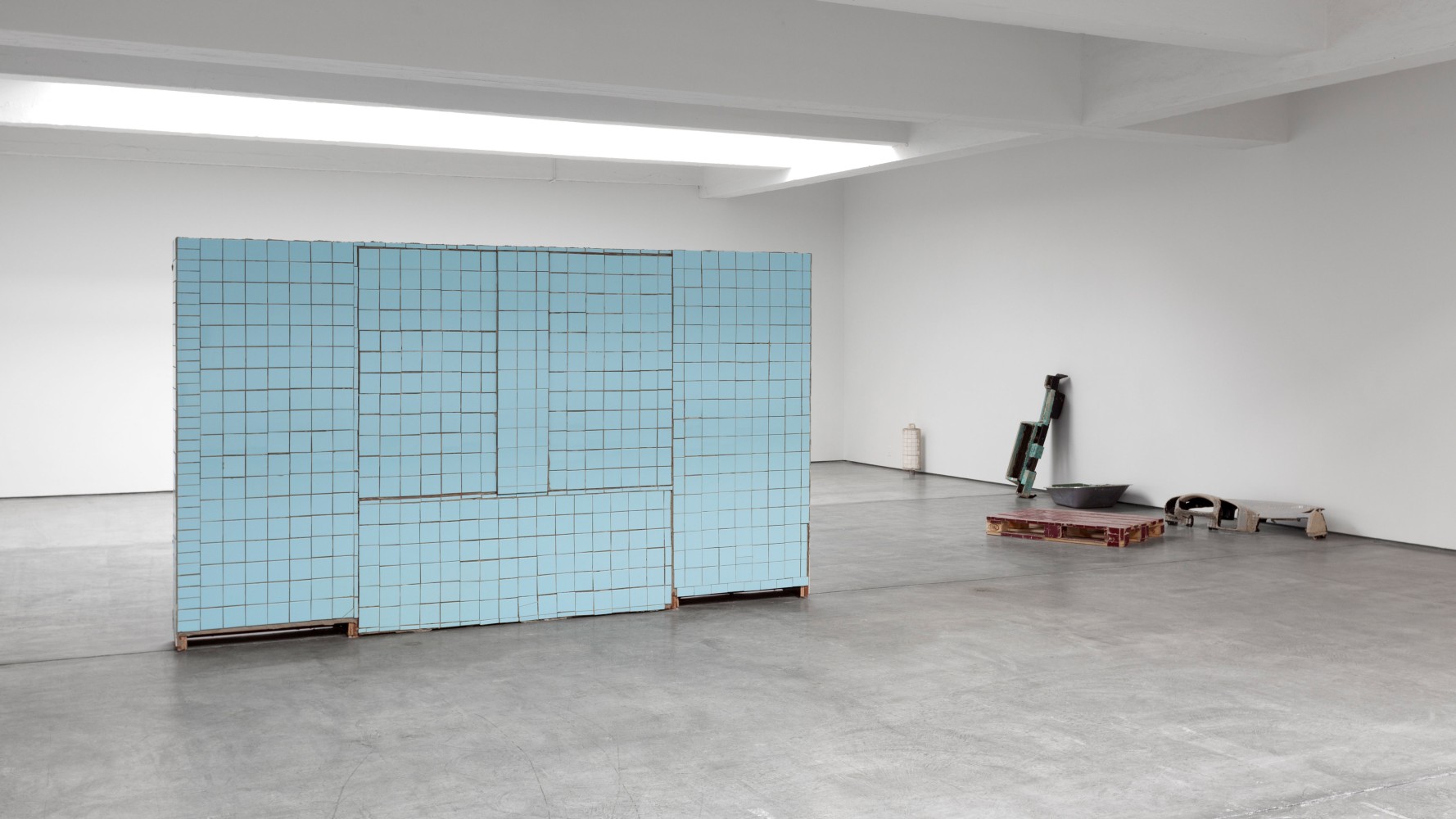 Installation view, Matias Faldbakken, EUROPE IS BALDING, February 18 – March 19, 2016
