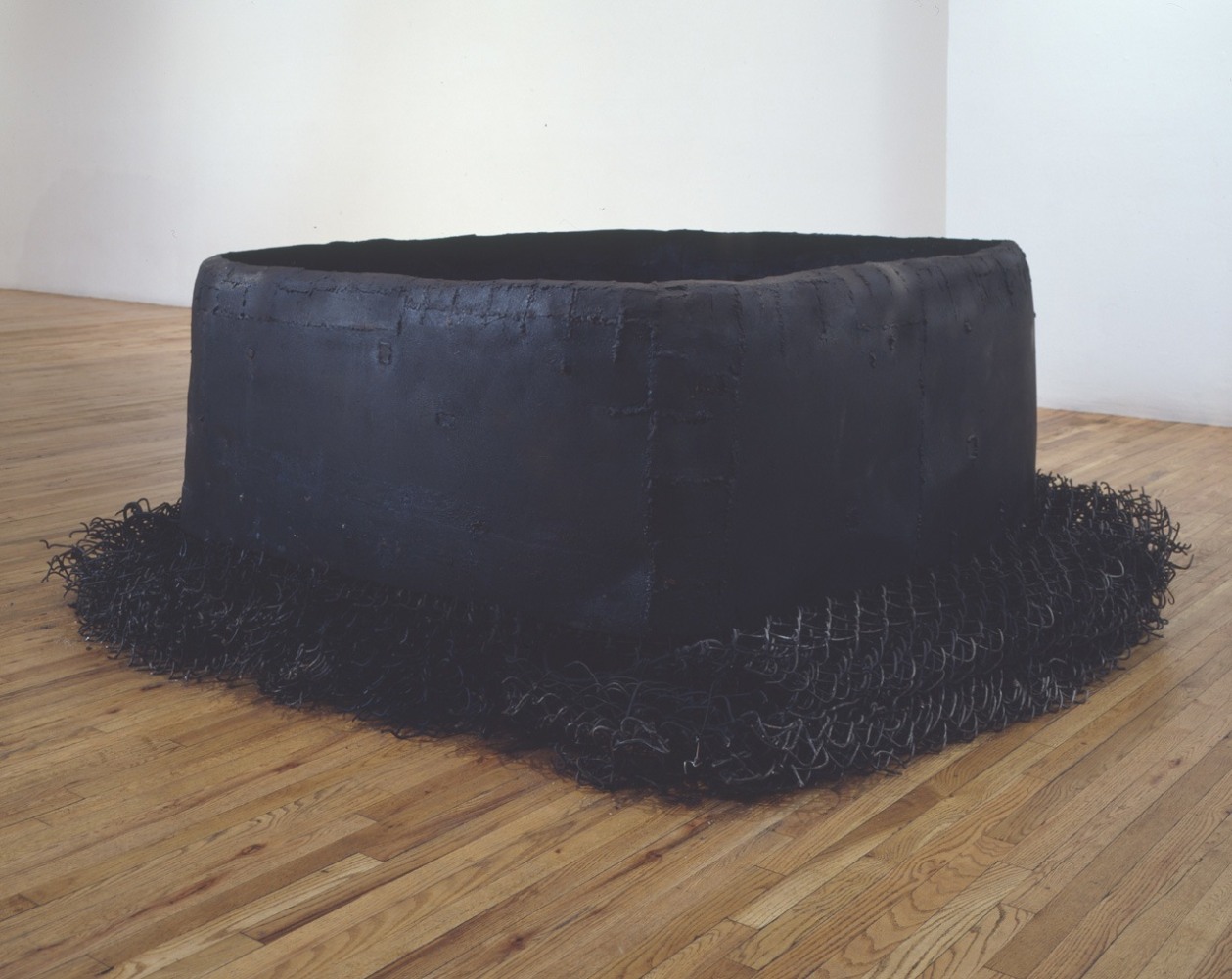Robert Grosvenor &quot;Untitled&quot; 1981-83 Steel, vinyl-coated steel and undercoating 36 x 96 x 84 in.