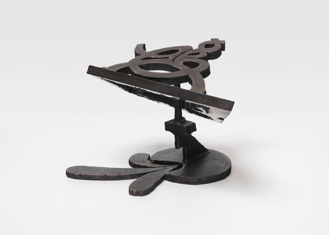 Mark di Suvero
Untitled, 1975
steel
15 x 19 3/4 x 17 1/4 in. (38.1 x 50.2 x 43.8 cm)