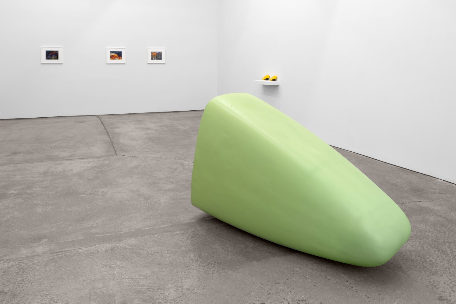 Installation view, Robert Grosvenor, April 2 – May 26, 2022, 521 & 529 W 21st Street