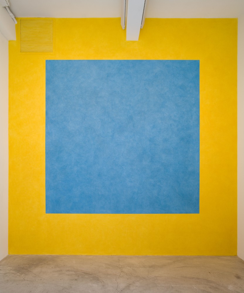 Sol LeWitt
Wall Drawing #418 E: A blue square on a yellow wall. The square is filled in solid, First installation: June 1984
Color ink wash
Dimensions variable
Drawn by: Sachiko Cho, Clinton King, Heyjin Lim
First installation: Galerie Annemarie Verna, Zurich, Switzerland