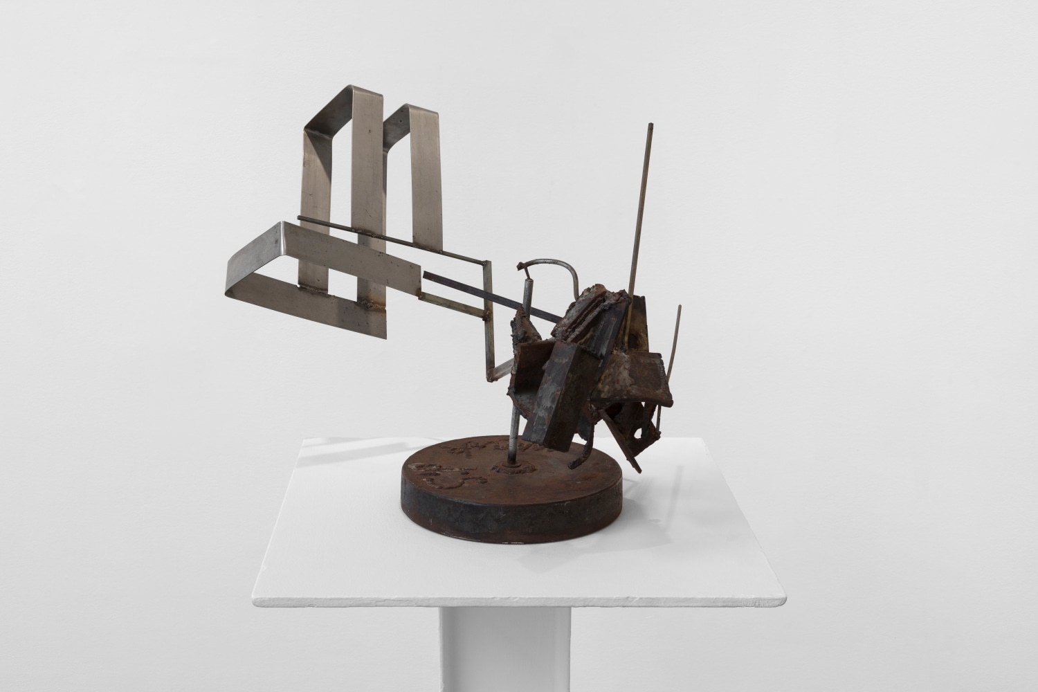 Mark di Suvero Untitled, 1965 welded steel, stainless steel on steel base 21 x 30 x 20 in. (53.3 x 76.2 x 50.8 cm)