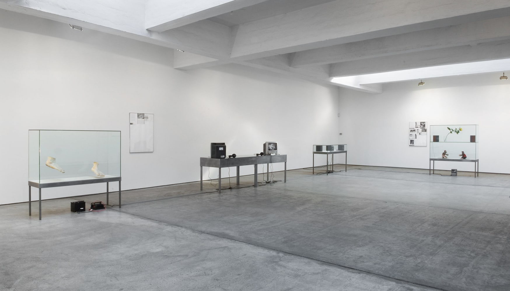 Installation view, Sam Durant, Paula Cooper Gallery, 521 W 21st Street, New York. March 31 - April 28, 2007. © Sam Durant. Courtesy Paula Cooper Gallery, New York.