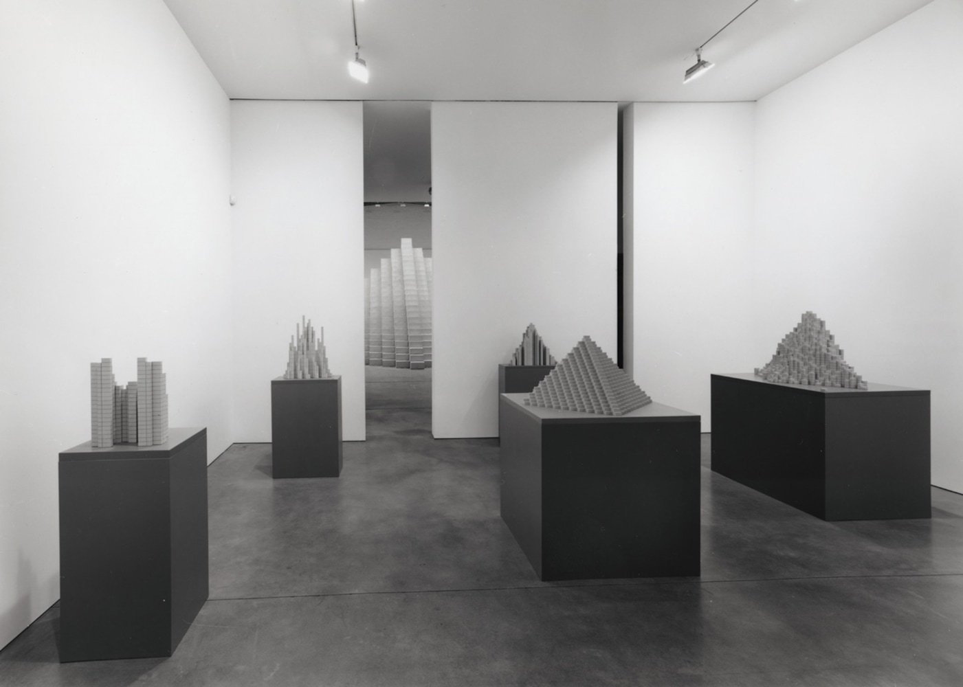 Sol LeWitt: Fotografia アート写真集 Sol LeWitt: Photographic Works 1968 – 2004 | Fraenkel Gallery