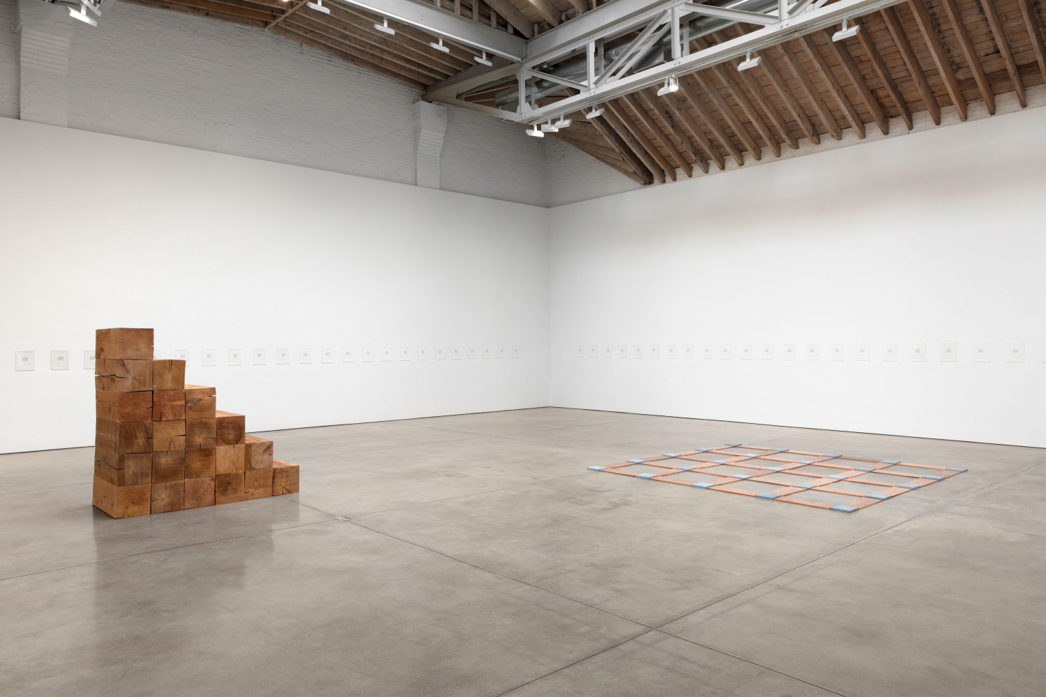 Installation view, Carl Andre and Lynda Benglis, May 10 – June 16, 2018