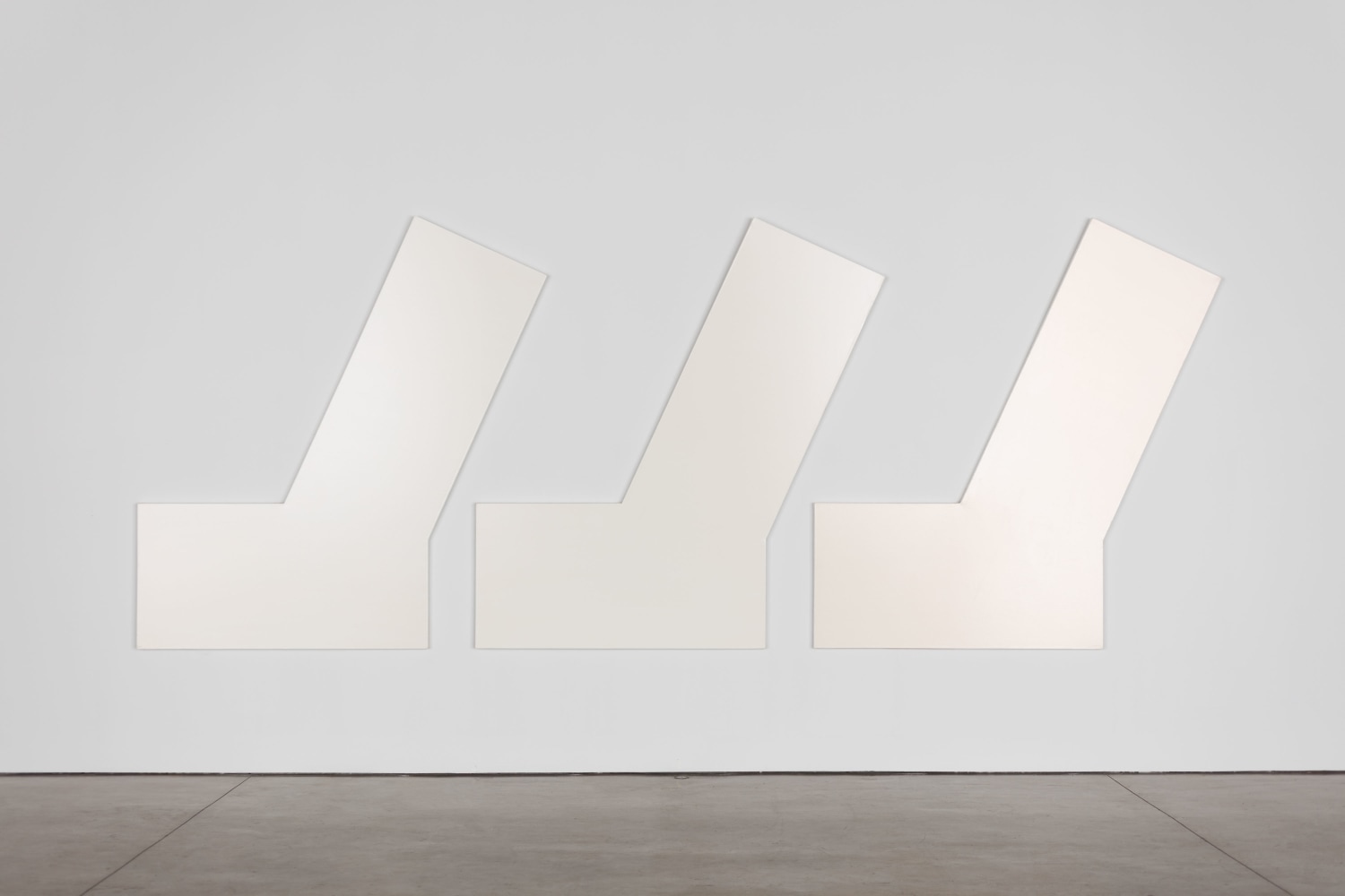 David Novros Untitled, 1966 acrylic lacquer on canvas 3 panels each 98 5/8 x 93 x 1 1/2 in. (250.5 x 236.2 x 3.8 cm); approx. overall: 98 5/8 x 250 x 1 1/2 in. (250.5 x 635 x 3.8 cm).