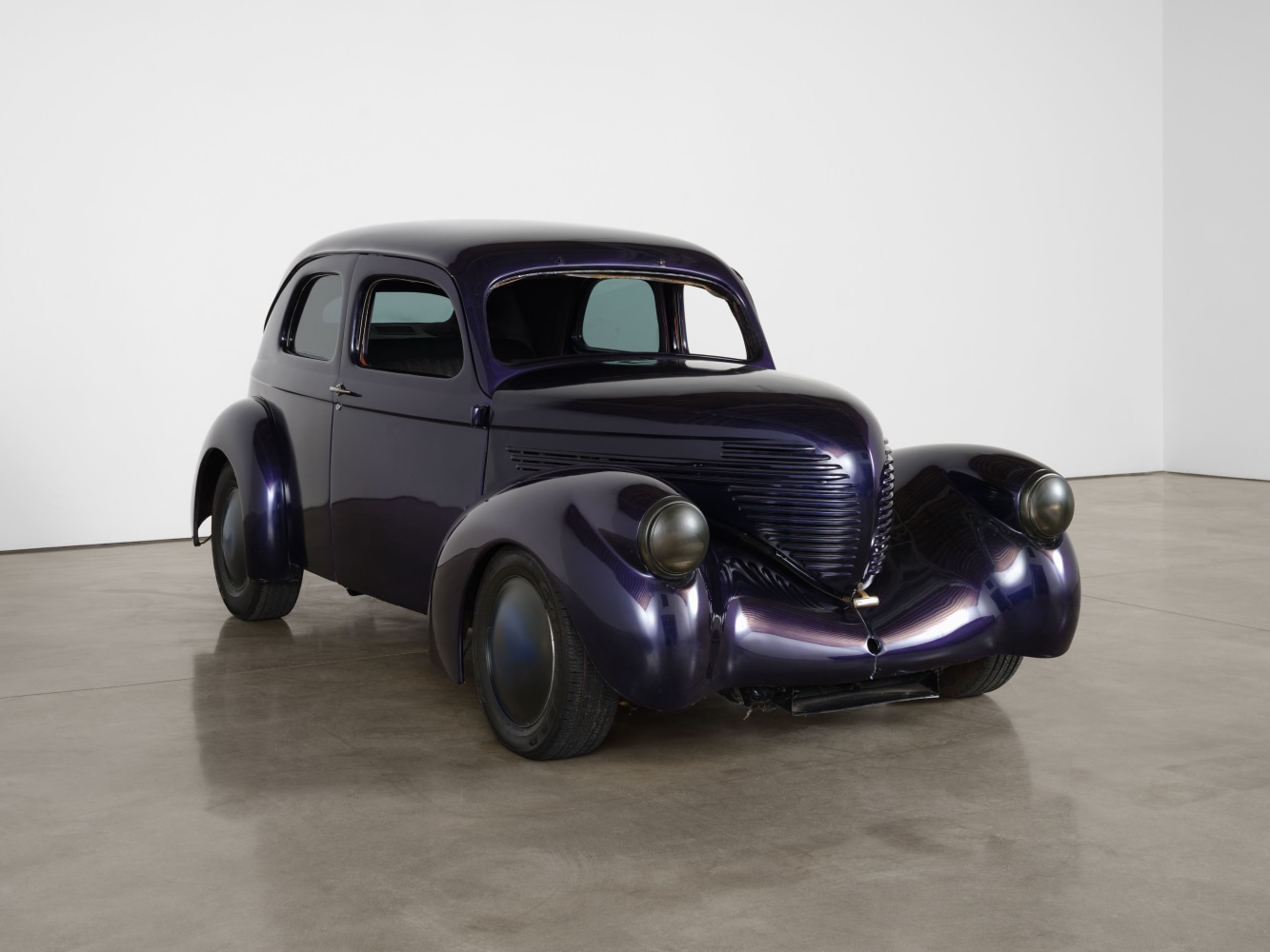 Robert Grosvenor Untitled, 2023 automobile, fiberglass resin, automotive paint, spray paint, goggles, and rabbit's-foot keychain 59 x 67 x 165 in. (149.9 x 170.2 x 419.1 cm)