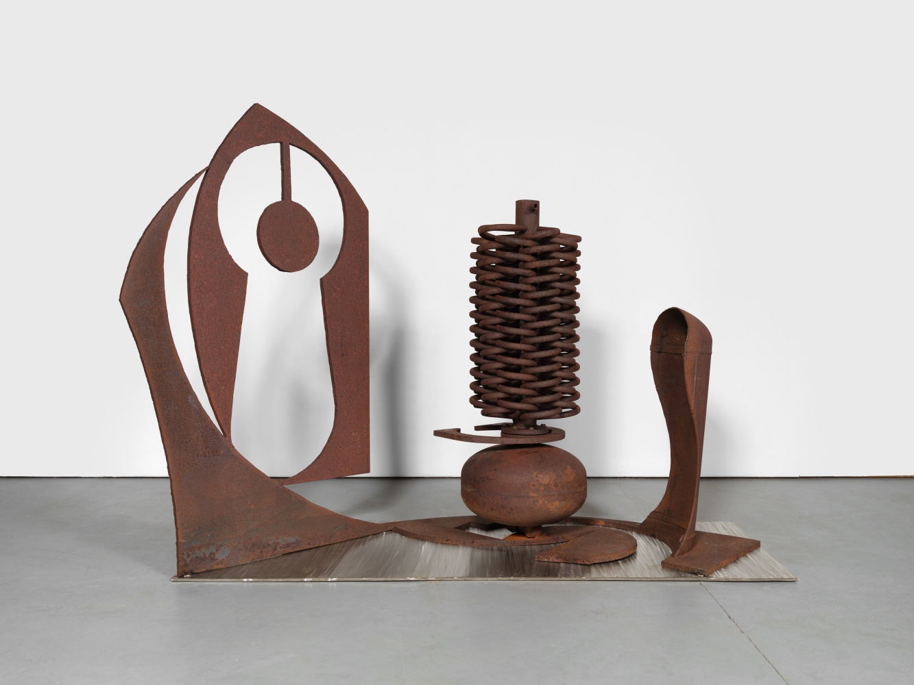 Mark di Suvero 
Family Portrait, 2022-23
steel, stainless steel
80 x 107 .5 x 44 in. (203.2 x 273.1 x 111.8 cm)
© Mark di Suvero. Courtesy of Spacetime C.C. and Paula Cooper Gallery, New York
Photo: Steven Probert
