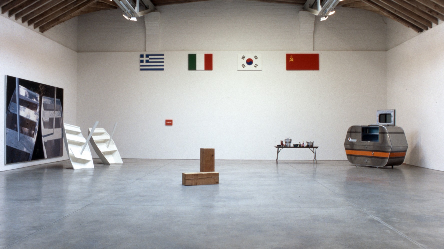 Installation view, Travel and Leisure, Paula Cooper Gallery, 534 W 21st Street, New York. May 2 - June 26, 1998. Photo: Adam Reich.