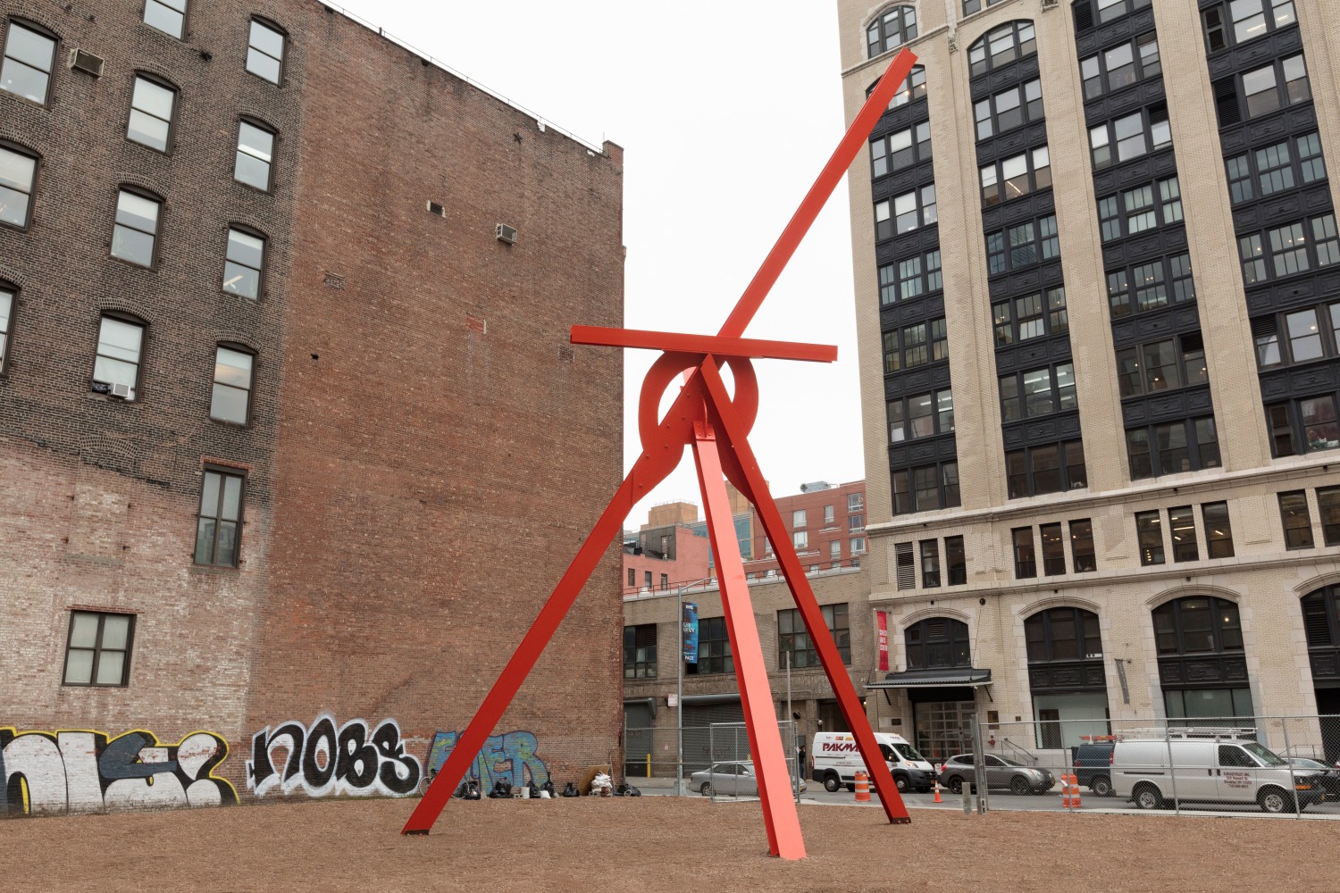 Mark di Suvero Hugs, 2011 steel, urethane paint 51 ft x 32 ft x 20 ft 4 in. (1554.5 x 975.4 x 619.8 cm)