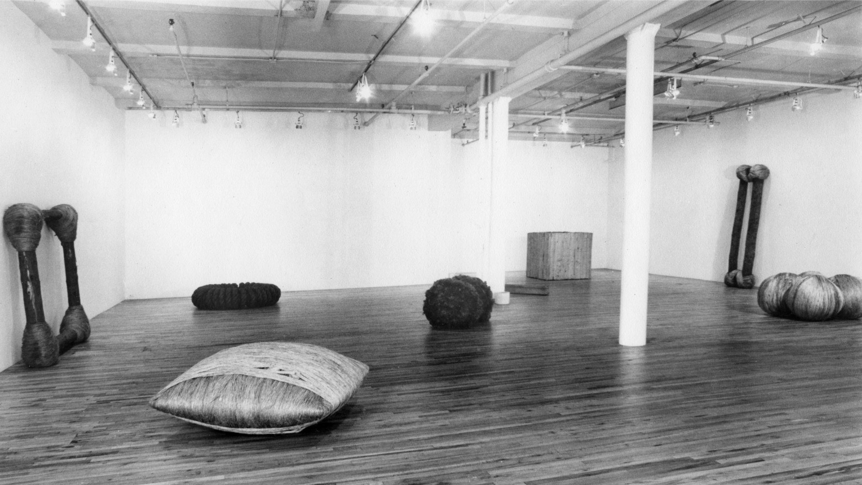 Installation view, Jackie Winsor, Paula Cooper Gallery, 155 Wooster Street New York, October 20 - November 14 1973. © Jackie Winsor. Courtesy Paula Cooper Gallery, New York. Photo: Robert E. Mates and Paul Katz