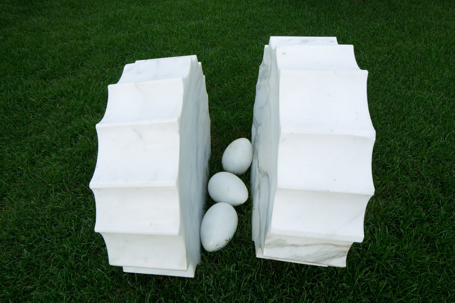 Luciano Fabro Il Nido, 1994 Carrara marble two column fragments, each: 33 1/2 in. (85 cm) diameter eggs, each: 9 4/5 in. (25 cm) diameter Photo: Agostino Osio Courtesy Galleria Christian Stein, Milan
