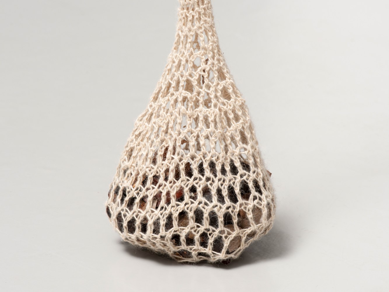 Veronica Ryan, untitled, 2020, woven cotton, seed pods, 210 5/8 x 3 x 6 in. (535 x 7.6 x 15.2 cm)