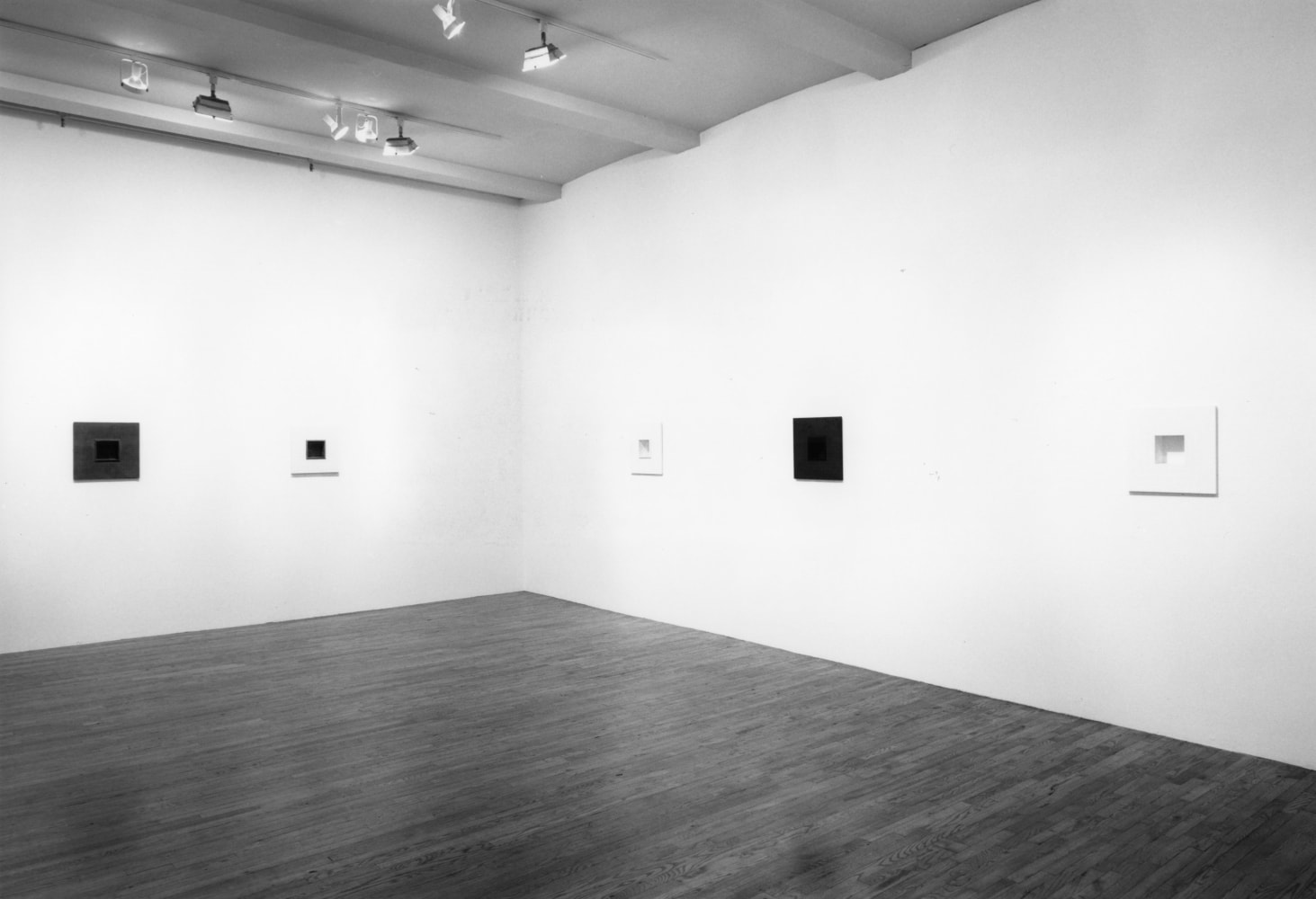 Installation view, Recent Works, 155 Wooster Street, New York, September 5 - October 21, 1995. © Jackie Winsor. Courtesy Paula Cooper Gallery, New York. Photo: Geoffrey Clements.