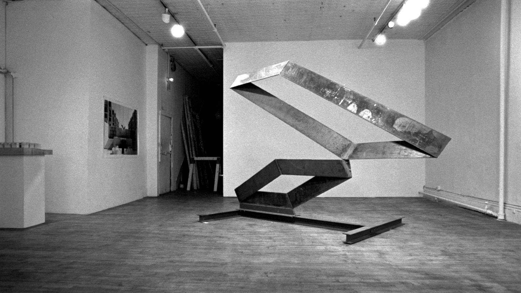 Installation view, Chuck Ginnever and Louis Kahn, Paula Cooper Gallery, 96-100 Prince Street, New York, April 1st 1970. Photo: Kurt Wyss.