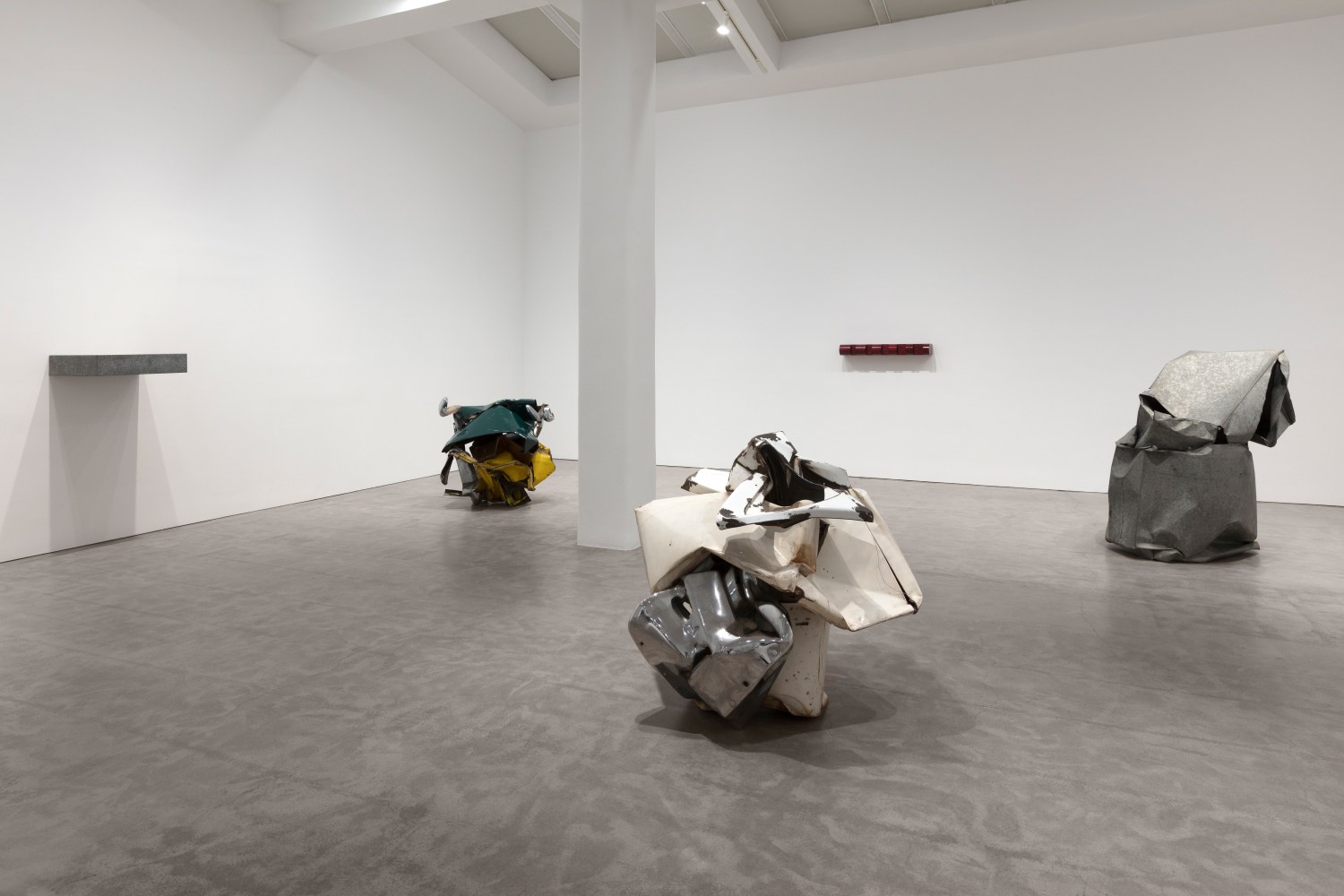 Installation view, John Chamberlain & Donald Judd, November 2 – December 14, 2019