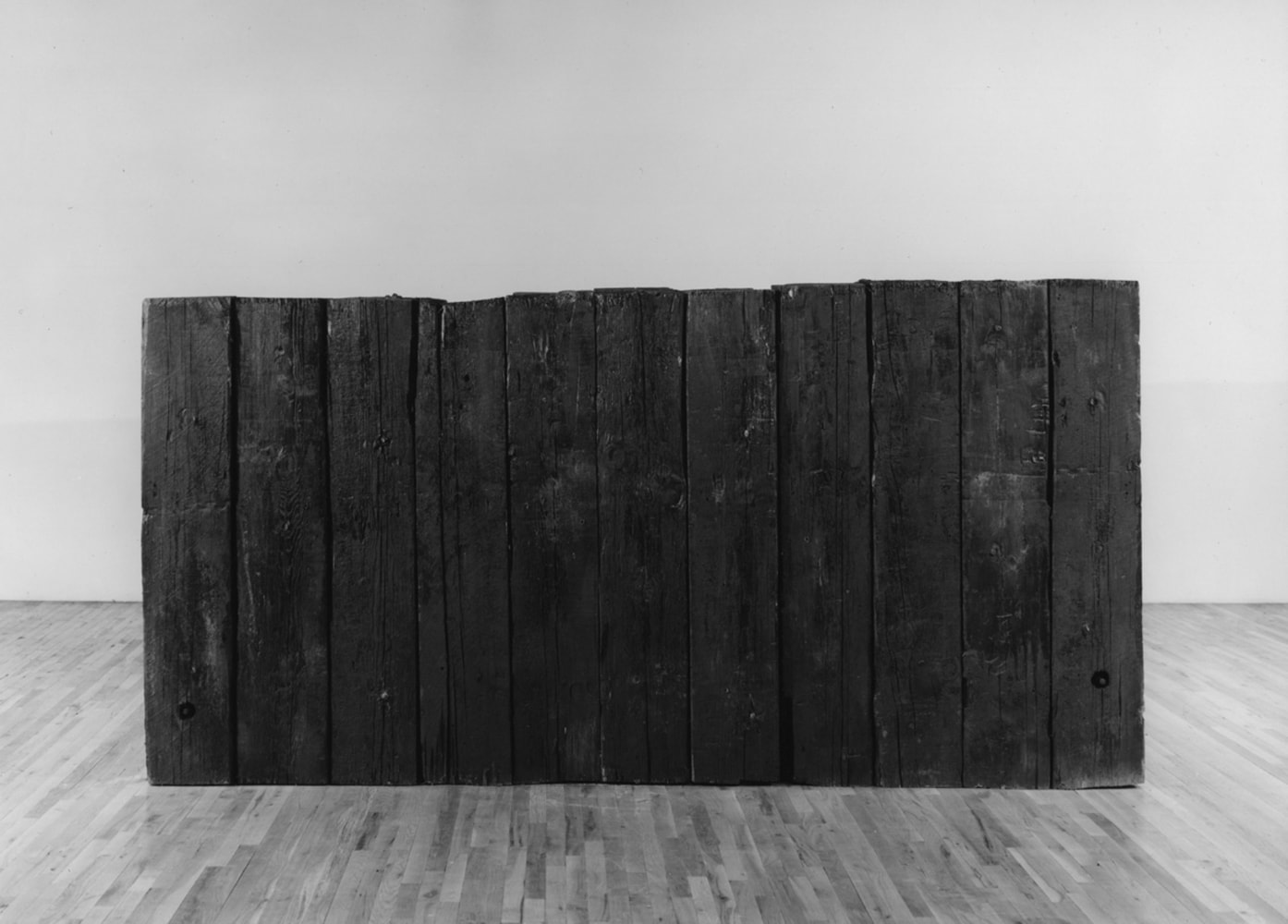 Installation view, Robert Grosvenor, Paula Cooper Gallery, 155 Wooster Street, New York, April 4 - 28, 1980. © Robert Grosvenor. Courtesy Paula Cooper Gallery, New York. Photo: Geoffrey Clements.