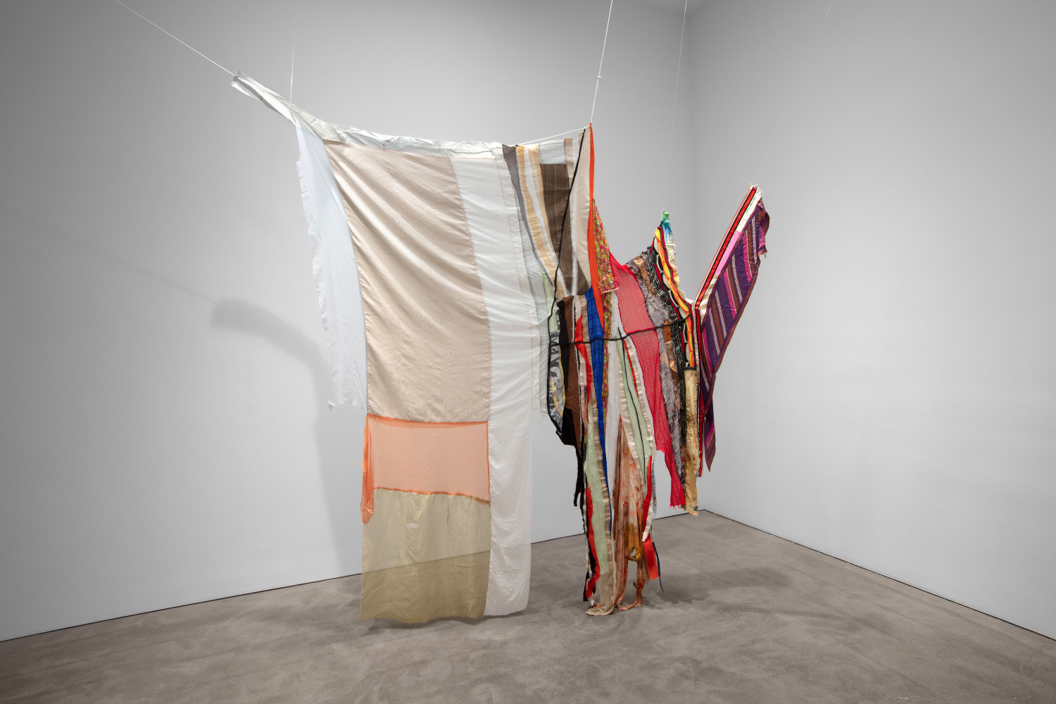 Installation view, Lynda Benglis, Eric N. Mack, Kelley Walker, September 8 – October 10, 2020