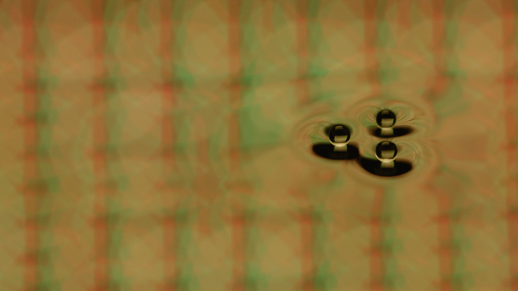 Tauba Auerbach
Pilot Wave Induction III, 2018
single-channel HD video; 16:10, color, sound; duration: 9'03" (looped)
dimensions variable
Edition 3 of 6, + 2 APs
Percussion: Greg Fox
Camera: Rafe Scobey-Thal