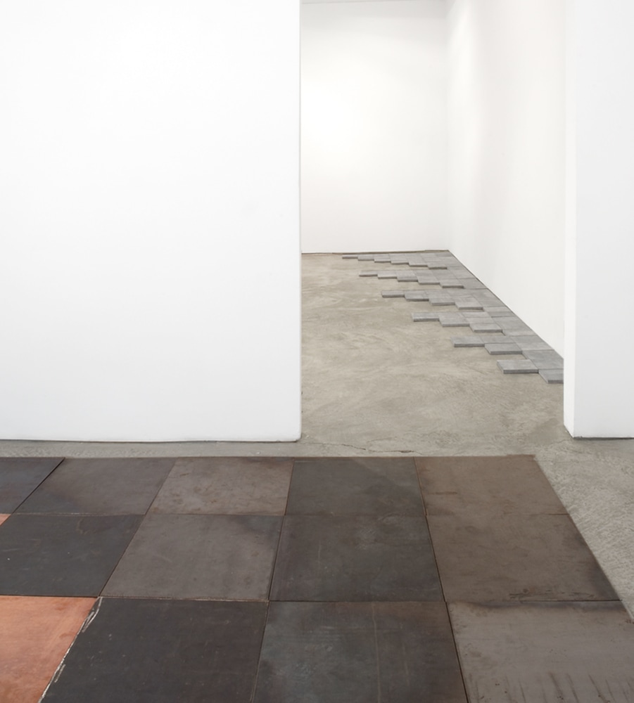 Installation view, Carl Andre, Paula Cooper Gallery, 521 W 21st Street, New York. © 2025 Carl Andre / Artists Rights Society (ARS), New York. Courtesy Paula Cooper Gallery, New York.