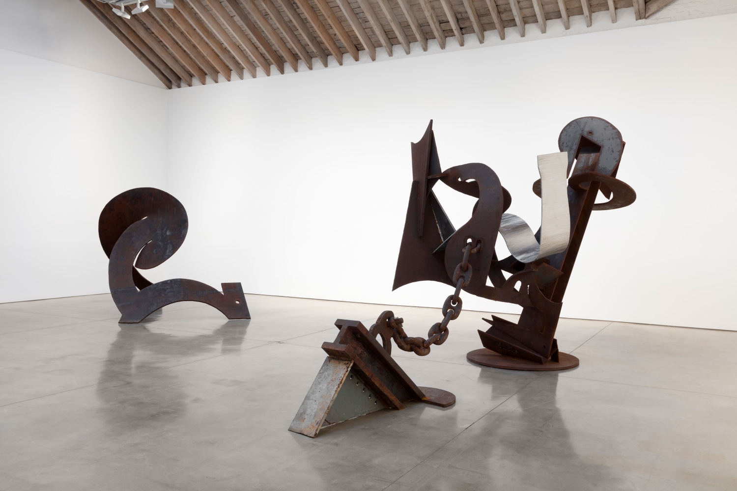 Installation view, Mark di Suvero, November 3 – December 10, 2016