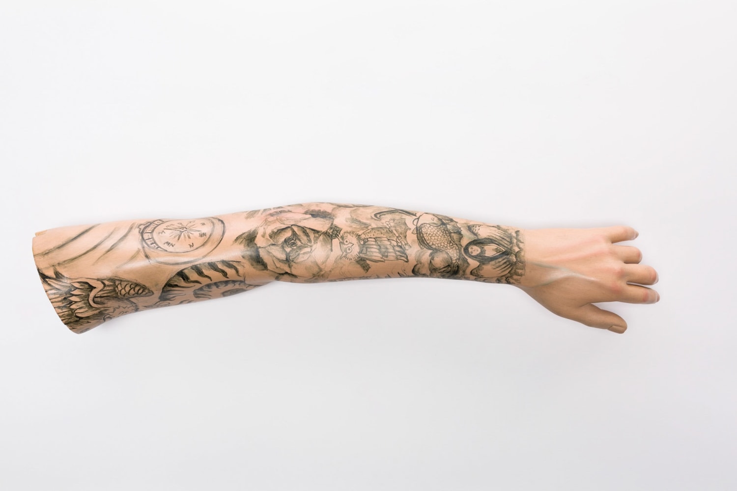 Paul Pfeiffer Incarnator (Pampanga), Right Arm, 2024 Gmelina wood, paint 5 1/2 x 24 3/8 x 5 1/4 in. (14 x 61.9 x 13.3 cm)